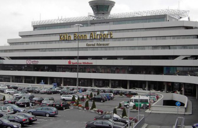 Blokiran aerodrom u Kelnu, priveden muškarac koji je zaobišao kontrolu