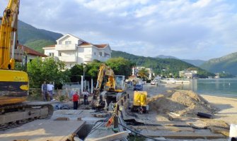 Zbog radova na kolektoru turisti se vraćaju kući!