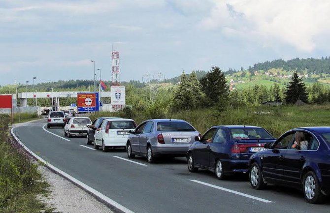 Četvorica carinika osuđeni zbog primanja mita