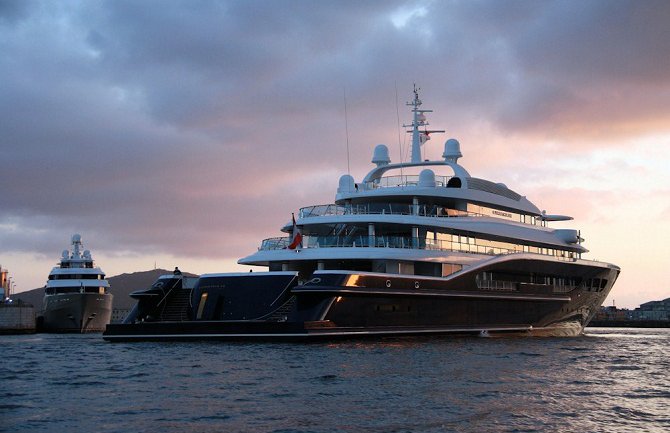 Super jahta Carinthia VII uplovila u Bar