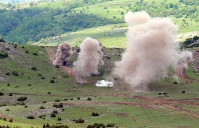 Povrijeđen dječak u eksplozije dimne bombe