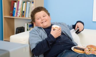 Gojazna djeca unose samo 11 kalorija više