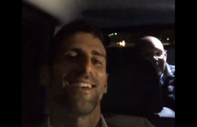 Originalna proslava trofeja: Nole i Jelena zapjevali na sav glas! (VIDEO)