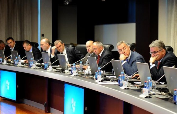 Pogledajte koliko su uštedjeli ministri