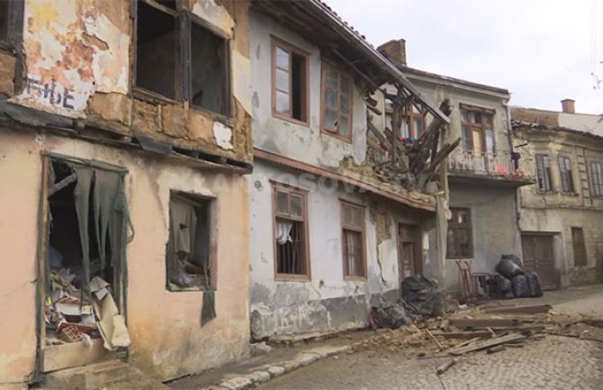 Trogodišnja djevojčica poginula pri urušavanju stare kuće (VIDEO)