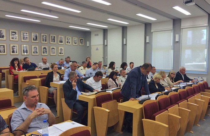 Herceg Novi: Deset odbornika ostalo bez naknade