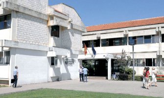 Opštinari u petak štrajkuju, traže 4 plate!