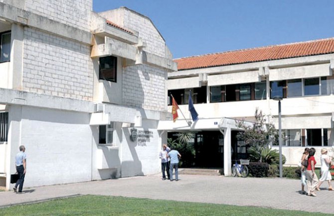 Opštinari u petak štrajkuju, traže 4 plate!