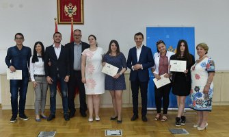 Bošković uručio priznanja za najaktivniji učenički parlament