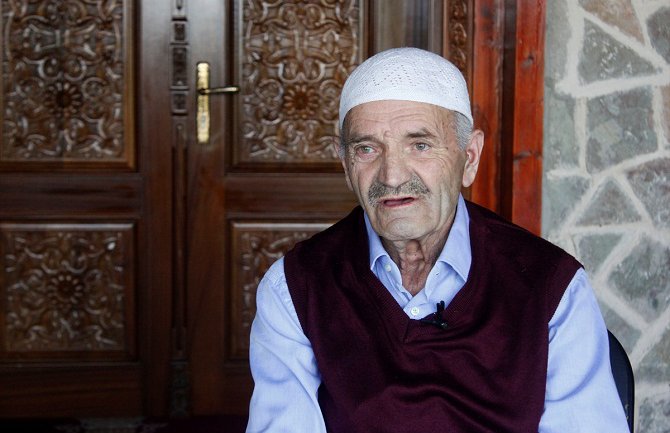  Deda Salih Dacić iz Rožaja posti 70 godina, ni komunisti nisu uspjeli da ga natjeraju da prekine