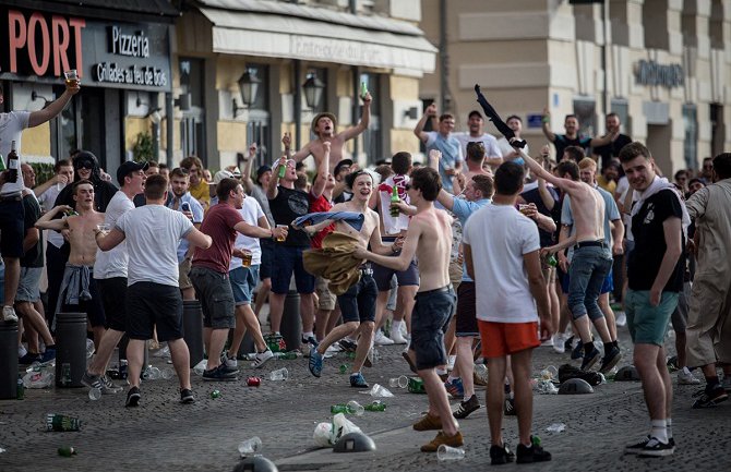 Ponovo navijački neredi u Marseju (Foto)