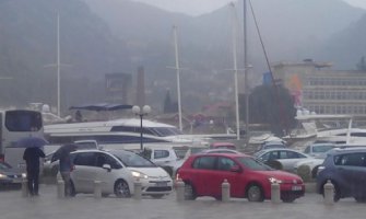 Kiša u Kotoru izazvala brojne poplave (FOTO)