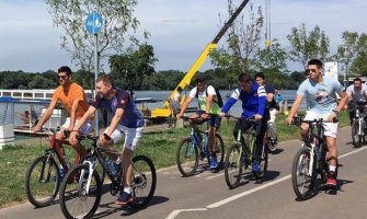 Đoković u Beogradu: Vožnja bicikla i basket sa drugovima(VIDEO)