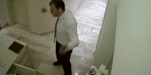 Recepcioner jednog budvanskog hotela dobio otkaz jer se dobro zabavljao na poslu (VIDEO)