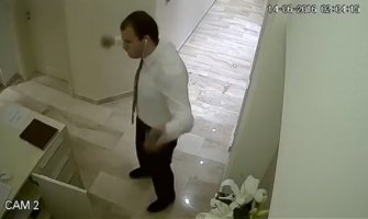 Recepcioner jednog budvanskog hotela dobio otkaz jer se dobro zabavljao na poslu (VIDEO)