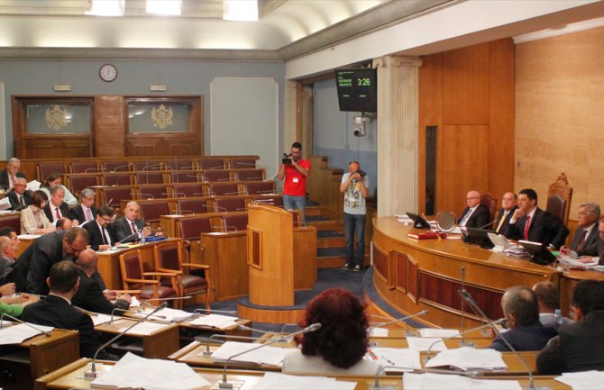 Poslanici završili raspravu o rezoluciji o učlanjenju u NATO