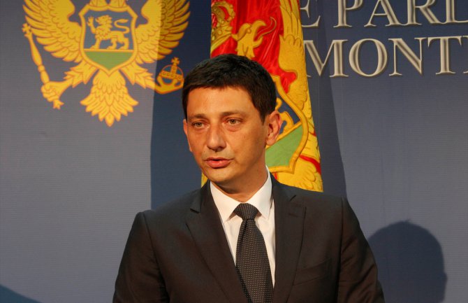 Pajović podnosi prijave zbog incidenta u Parlamentu