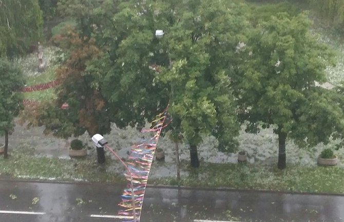 Nezapamćeno nevrijeme pogodilo Beograd i Pančevo (Video)