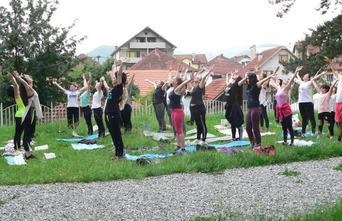 Obilježen Međunarodni dan joge: Bjelopoljci širili pozitivnu energiju (FOTO)