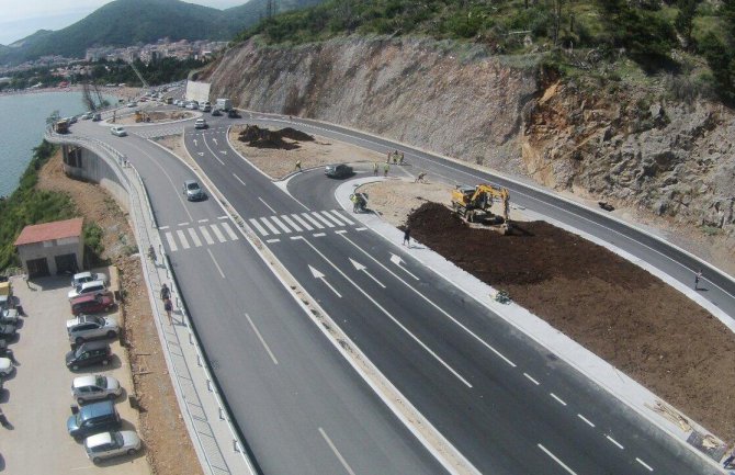 Budva: Nema više zastoja na Zavali, danas postavljen završni sloj asfalta