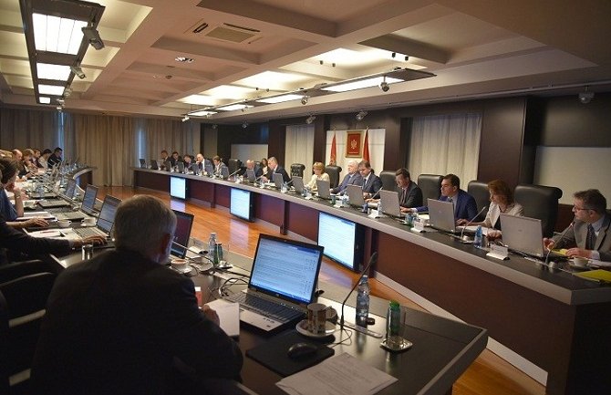 Vlada: Asistente u nastavi angažovati za cijelu godinu