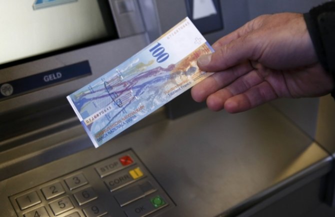 Zaduženi klijenti zbog kredita piju sonu kiselinu!