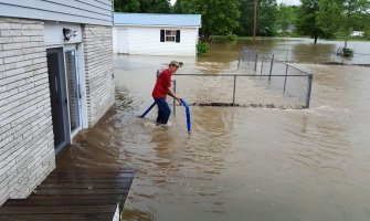 SAD: Raste broj žrtava u poplavama, do sada poginule 23 osobe