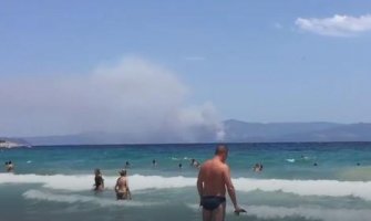 Lokalizovan požar na Halkidikiju, nema opasnosti za srpske turiste(VIDEO)