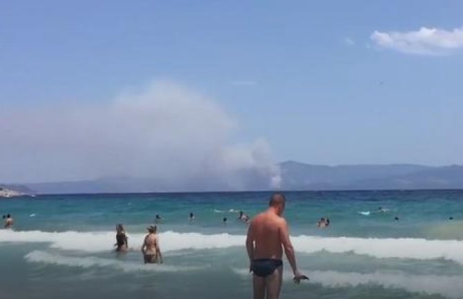 Lokalizovan požar na Halkidikiju, nema opasnosti za srpske turiste(VIDEO)