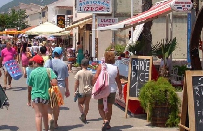 Srpski državljanin dobio udarac pesnicom, bore mu se za život