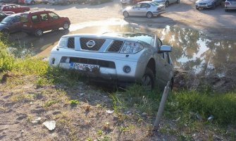 Podgoričanin pokazao kako da parkirate auto i onda kad nema mjesta!(FOTO)