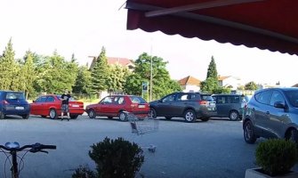 Mladi Podgoričani napravili skrivenu kameru: Pet eura ili obraz? (VIDEO)