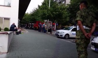 Drama u Beogradu: Major se polio benzinom i prijetio spaljivanjem (VIDEO)