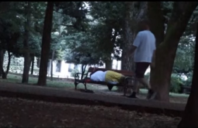 Socijalni eksperiment: Pogledajte koliko Podgoričana je uzelo novac od beskućnika(VIDEO)