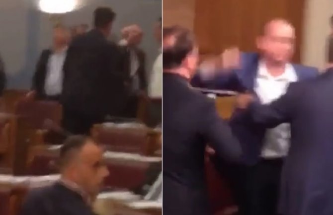 Skupština CG: Zamalo tuča između poslanika DF-a i DPS-a