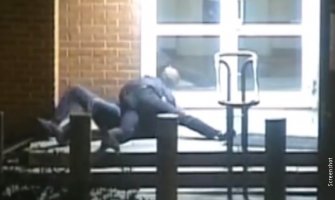 Ruski policajac i američki diplomata se potukli na ulazu u Ambasadu SAD u Moskvi (VIDEO)