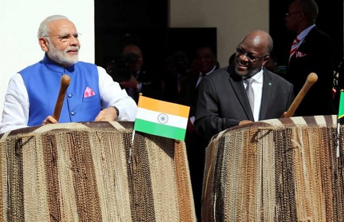 Premijer Indije i predsjednik Tanzanije svirali bubnjeve