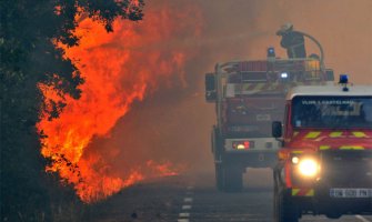 Požar u francuskom kampu,evakuisano 3000 ljudi