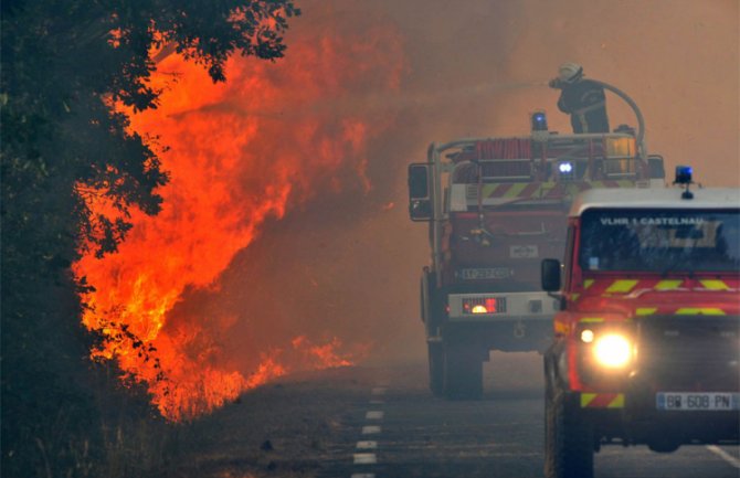 Požar u francuskom kampu,evakuisano 3000 ljudi