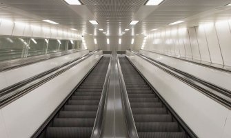 Otac i sin (2) poginuli na pokretnim stepenicama u tržnom centru