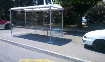 Vandali u Herceg Novom oštetili stajalište i nekoliko stubova javne rasvjete