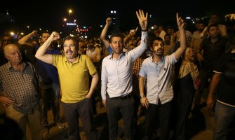 Erdogan sa nepoznate lokacije potvrdio vojni puč, pozvao građane da izađu na ulice