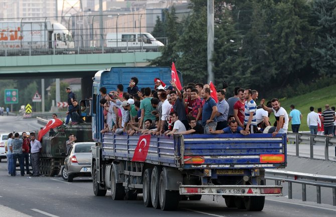 Svjetski zvaničnici osuđuju puč u Turskoj, Sirija slavi