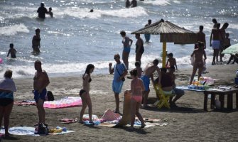 Ulcinj preplavili gosti iz BIH, zadovoljni cijenama