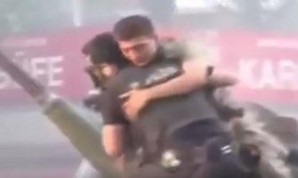 Turski policajac spasio život vojniku (VIDEO)