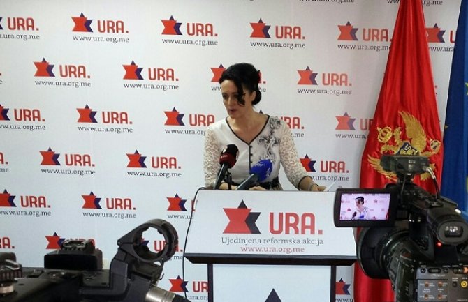 Bečanović: Ministar Bošković ignoriše zakon i odobrava nezakonitosti u školama