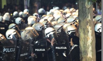 Objavljena knjiga o postupanju policije na protestima u oktobru 2015.