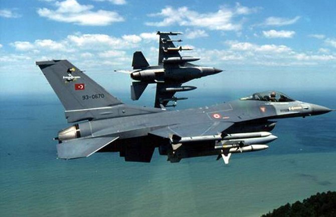 Turski lovci F-16 jure pučiste nedaleko od grčkog ostrva Simi