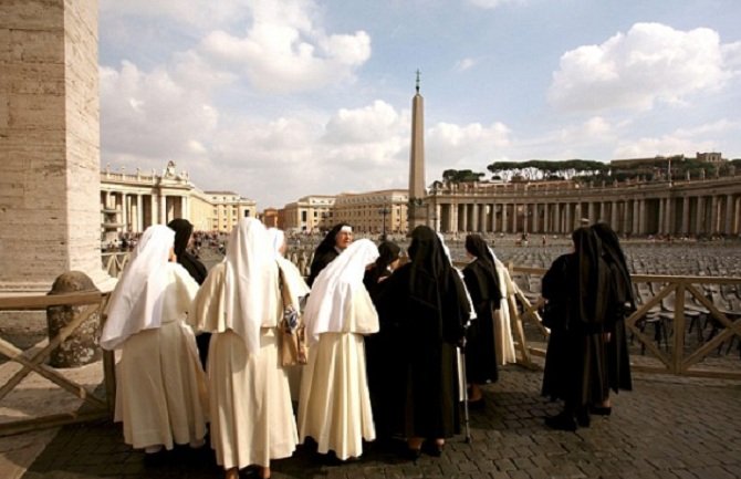 Časne sestre pomagale ministru u skrivanju ukradenog novca i dragulja