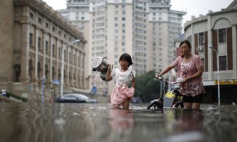 Poplave u Kini odnije više desetina života, milioni evakuisani